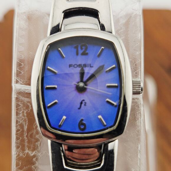 Fossil Women's Silver Tone Bracelet Watch Ombre Purple Blue Dial Simple Y2K - Picture 2 of 7